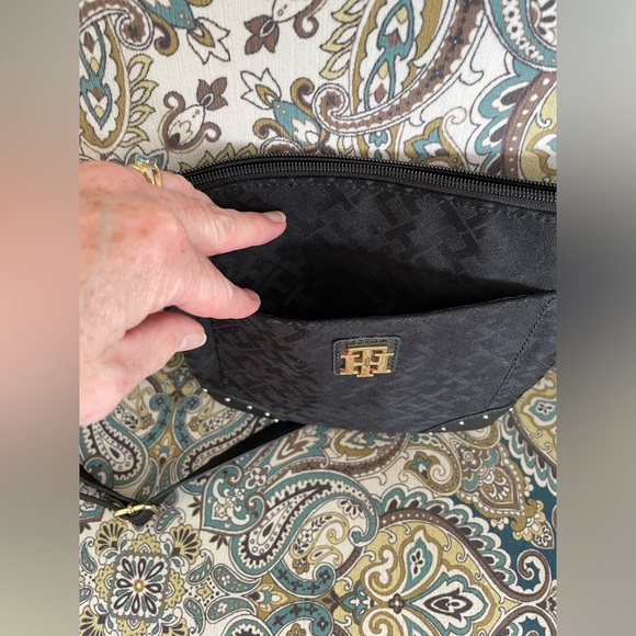 Tommy Hilfiger Crossbody Purse & Wallet - Picture 6 of 11